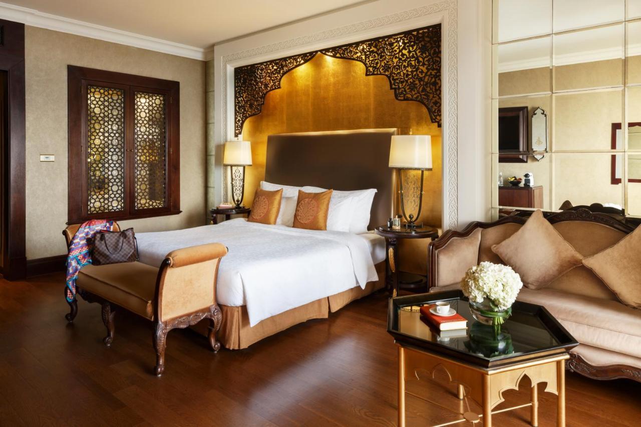 Jumeirah Zabeel Saray Ντουμπάι Εξωτερικό φωτογραφία A suite at the Taj Mahal Palace, Mumbai