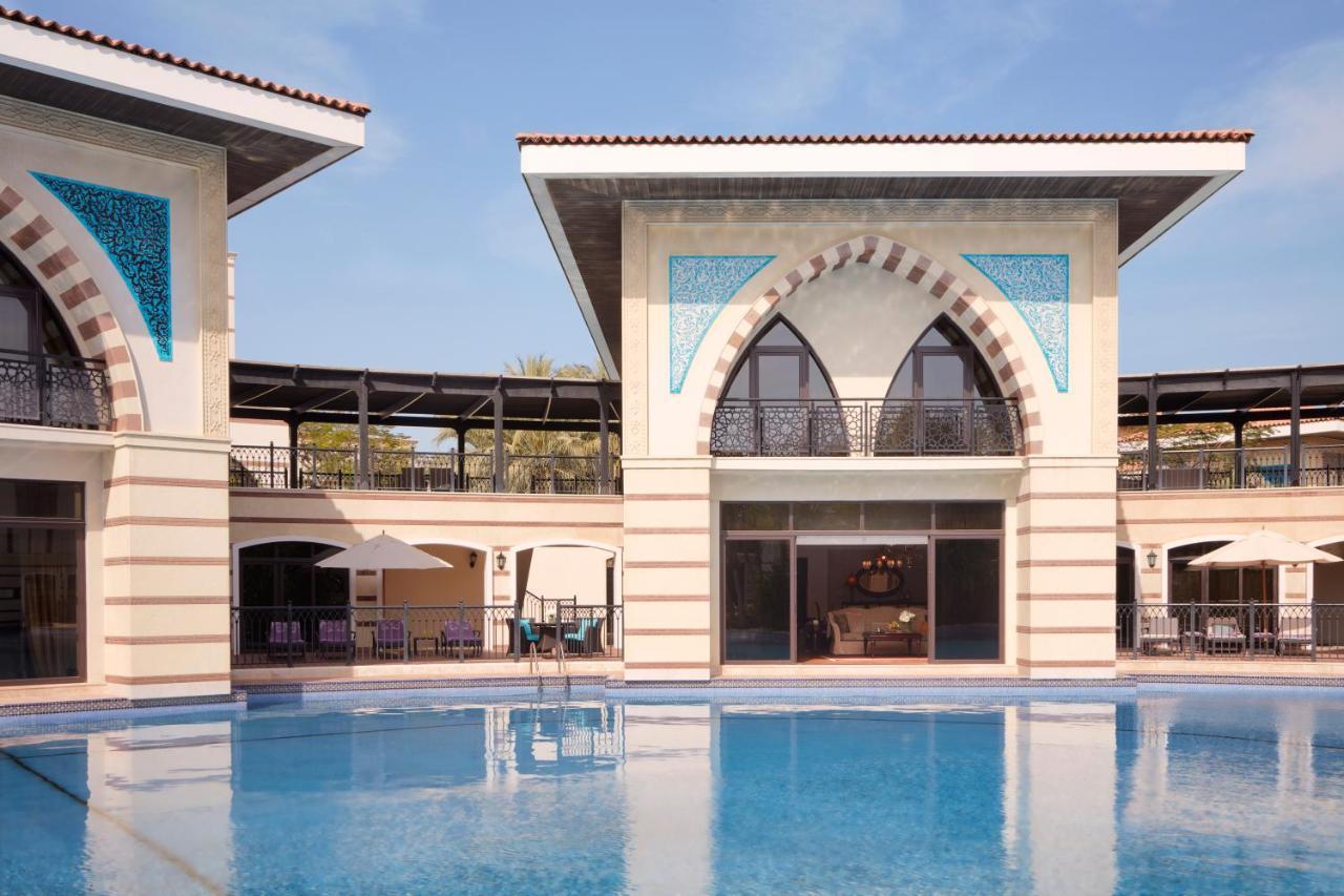 Jumeirah Zabeel Saray Ντουμπάι Εξωτερικό φωτογραφία The swimming pool at the Jumeirah Beach Hotel