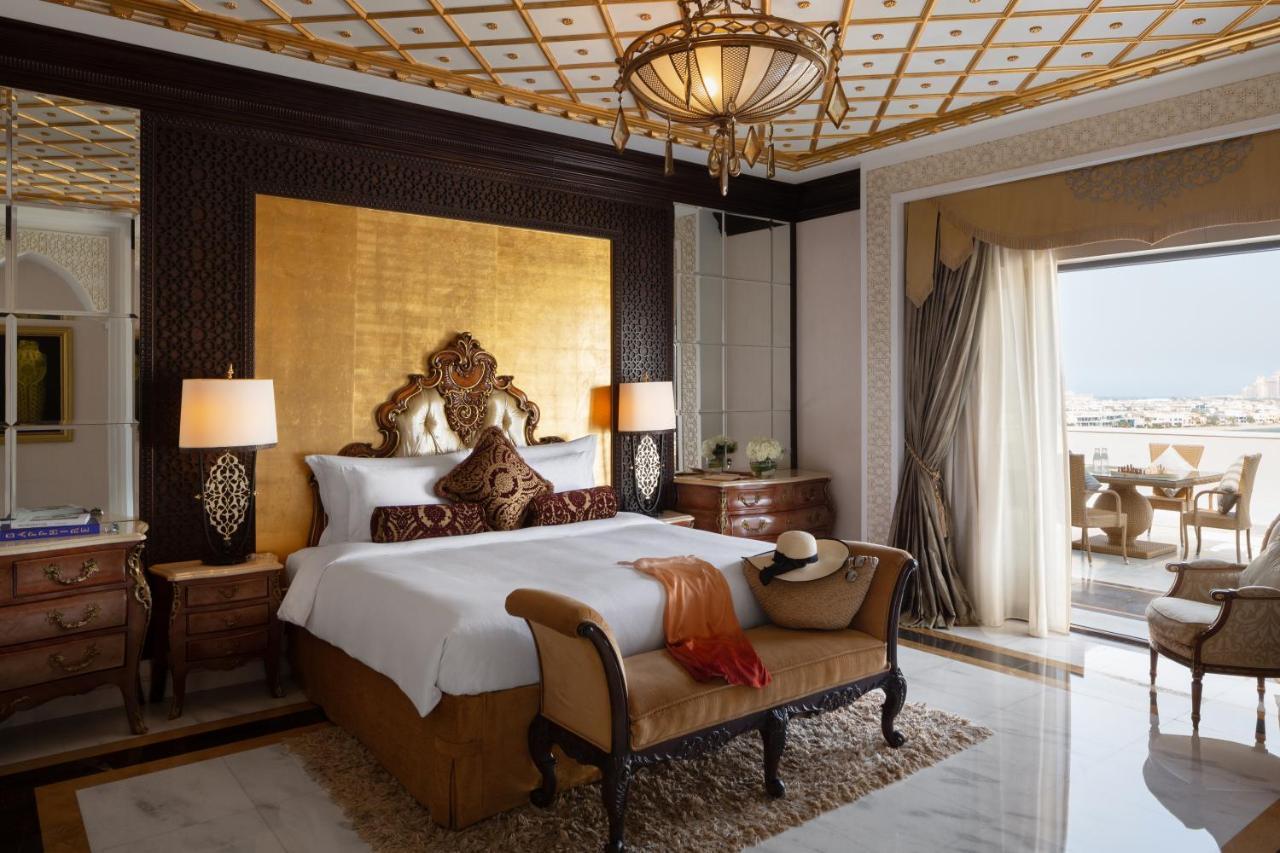 Jumeirah Zabeel Saray Ντουμπάι Εξωτερικό φωτογραφία A bedroom at the Jumeirah Emirates Towers Hotel