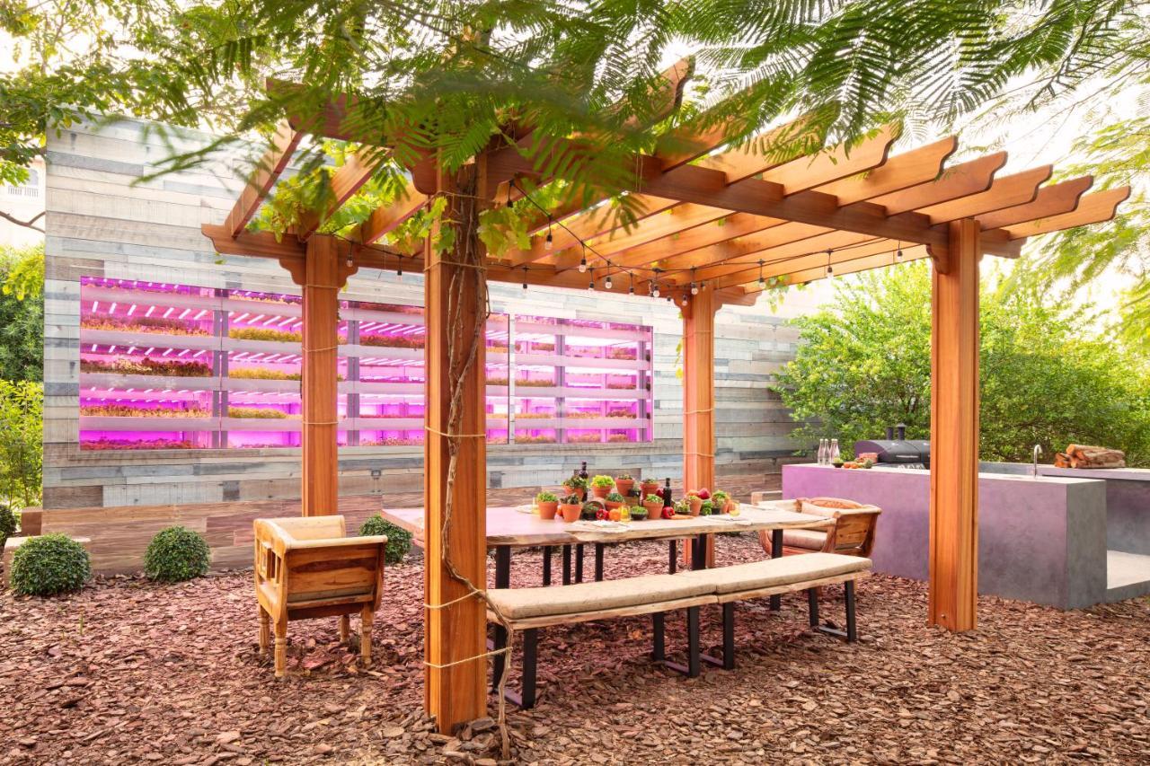 Jumeirah Zabeel Saray Ντουμπάι Εξωτερικό φωτογραφία The Edible Garden at the Wynn Las Vegas
