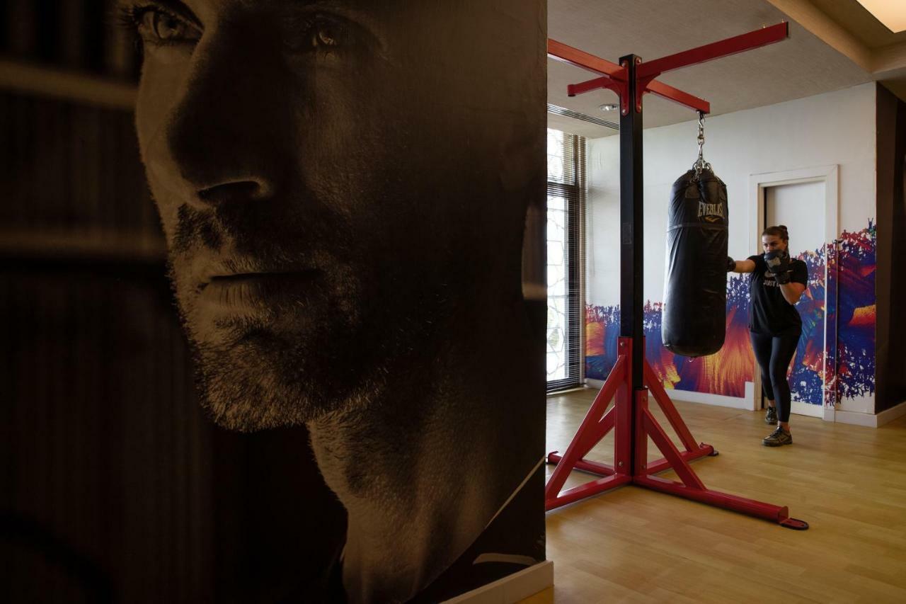 Jumeirah Zabeel Saray Ντουμπάι Εξωτερικό φωτογραφία The gym at the headquarters of the World Association of Kickboxing