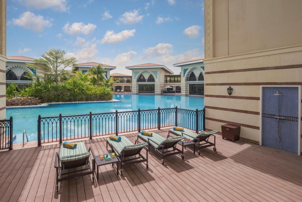 Jumeirah Zabeel Saray Ντουμπάι Εξωτερικό φωτογραφία The swimming pool at the resort
